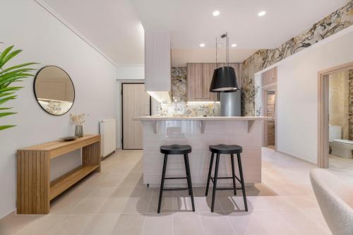 Lightstone 3BR Living in Glyfada by UPSTREET