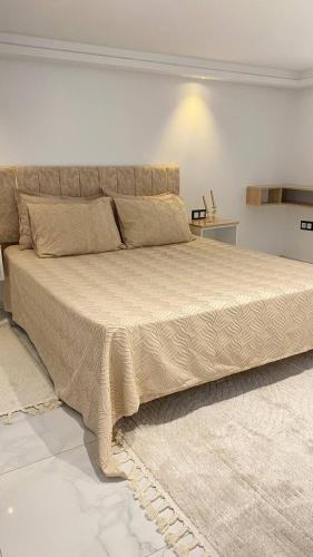 เตียงในห้องที่ Réf K200 Piscine