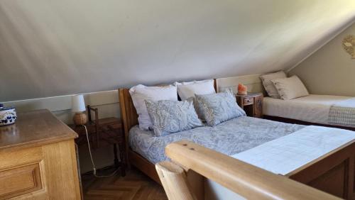 a small room with a bed and a couch at Le Domaine de la Répandise in Laveline-du-Houx