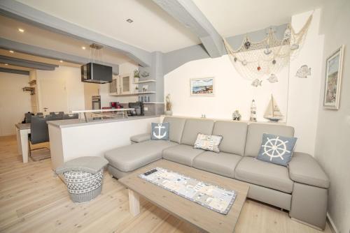 a living room with a couch and a table at Haus 1 in Niederdorla