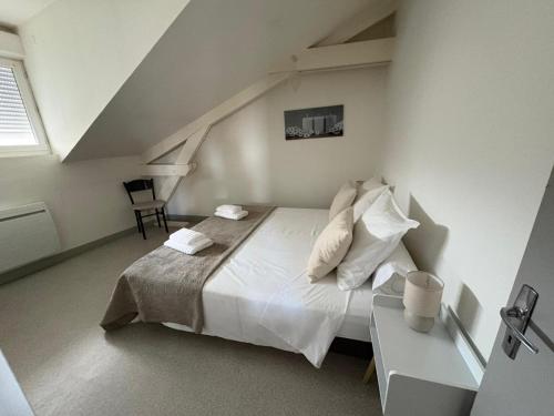 En eller flere senge i et værelse på Appartement climatisé