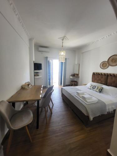 a bedroom with a bed and a table and chairs at Romantza δωμάτιο 7 in Mérikhas