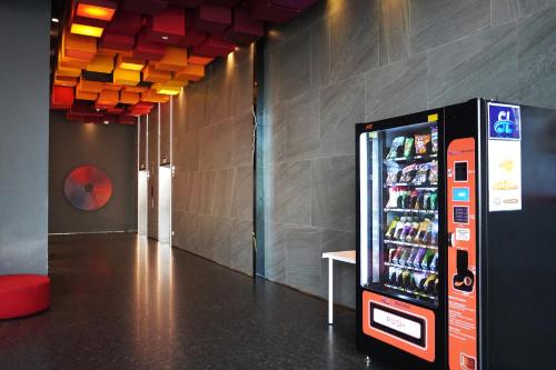 a vending machine in a hallway with a drink cooler at Pavilion Bukit Jalil Revo Aurora Walk to Mall & Near Axiata Arena by D'Summer 28A in Kuala Lumpur