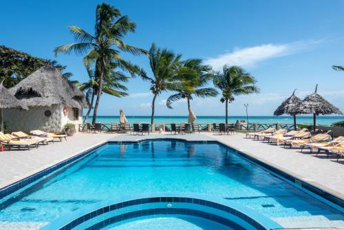 Bazén v ubytování Mandarin Resort Zanzibar nebo v jeho okolí