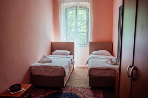 Una cama o camas en una habitación de Tinel Centrale