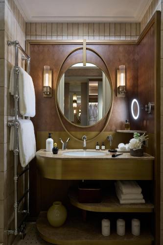 a bathroom with a sink and a mirror at Villa Pétrusse in Luxembourg