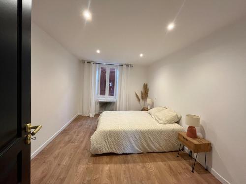 Postel nebo postele na pokoji v ubytování Logement au cœur de la Vallée de la Dordogne