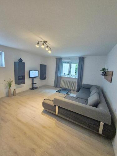 TV a/nebo společenská místnost v ubytování Großzügige 96 qm Wohnung mit 2 Schlafzimmern und großem Wohnzimmer