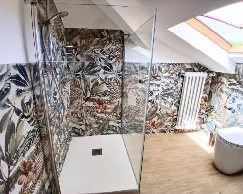 a bathroom with a glass shower in a room at CV017 - Milano Marittima, elegante mansarda con aria condizionata in Cervia