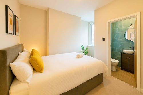 Koupelna v ubytování 1 Bedroom Apartment for 2 in City Centre & ensuite