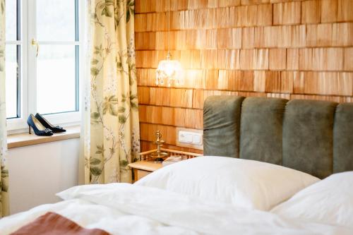 a bedroom with a bed and a wooden wall at Lippingergut - Urlaub im Wolfgangseetal - Ferienwohnung EG in St. Wolfgang