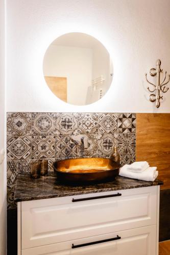 a bathroom with a sink and a mirror at Lippingergut - Urlaub im Wolfgangseetal - Ferienwohnung EG in St. Wolfgang