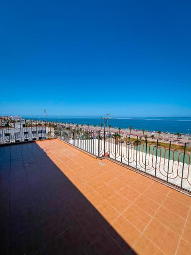 a tennis court with the beach in the background at Visit Chamal - Sky 4 in Oued Laou