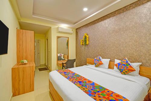 a bedroom with a large bed in a room at FabHotel Metro - Nr Secunderabad Railway Station in Hyderabad