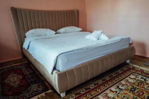 Una cama o camas en una habitación de Tinel Centrale