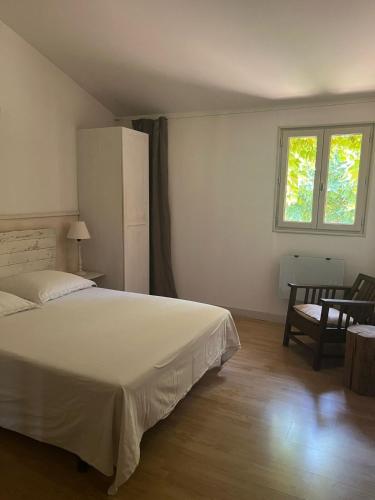 Ένα ή περισσότερα κρεβάτια σε δωμάτιο στο Maison avec jardin privé & pkg dans une pépinière