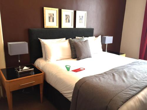 Un ou plusieurs lits dans un hébergement de l'établissement Millennium Hotel Glasgow