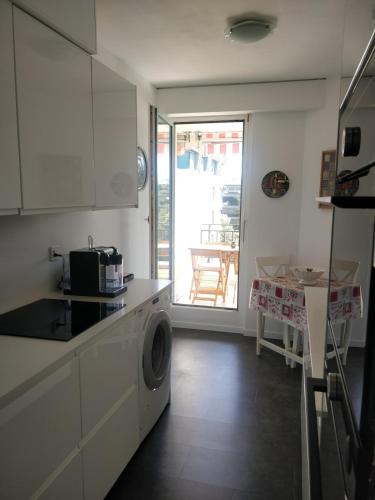 Spacious 2 Bedroom Apartment in Central Geneva