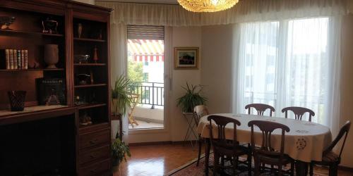 Spacious 2 Bedroom Apartment in Central Geneva