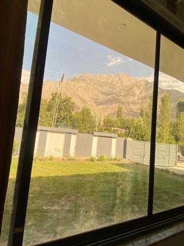 Vue générale sur la montagne ou vue sur la montagne depuis l'hôtel