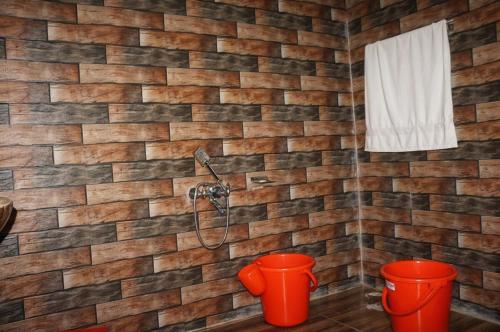 Fotografie z fotogalerie ubytování RiverSoul Cottage-2BR Tirthan Valley by Homeyhuts v destinaci Bathād