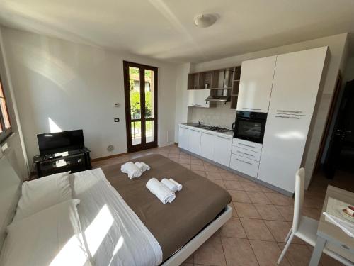 Dapur atau dapur kecil di Regina Lake Como Condo