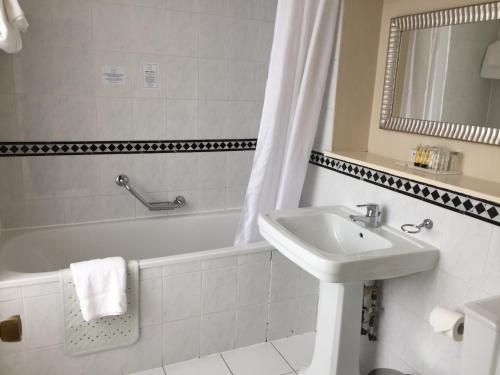 Salle de bains dans l'établissement Millennium Hotel Glasgow