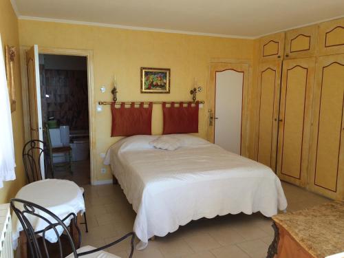 a bedroom with a large white bed in a room at Villa La Lézardière in Bandol