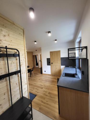 Ένα ή περισσότερα κρεβάτια σε δωμάτιο στο Apartament Różane Wzgórze