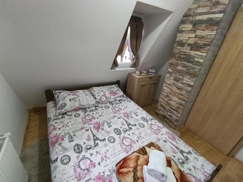 Katil atau katil-katil dalam bilik di Vila Suza-Vikendice i apartmani Jezdić