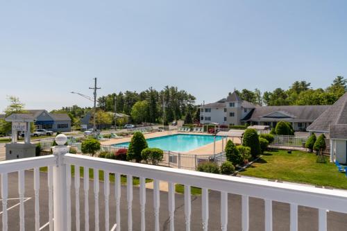 Bazén v ubytování Ogunquit Hotel and Suites nebo v jeho okolí