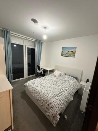 Postelja oz. postelje v sobi nastanitve Stunning Spacious Double Room in a Modern Flat