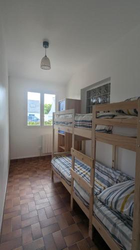 a bedroom with two bunk beds in a room at Les amis de Saint Jacques in Sarzeau