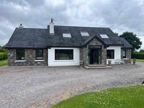 Gallery image of Rossbeigh Luxury Escape in Behy Bridge