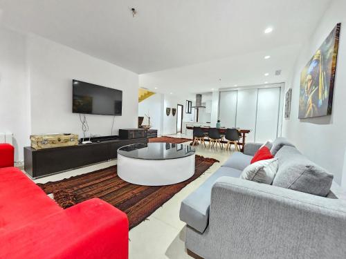 Televisyen dan/atau pusat hiburan di "Luxe Residence" Marsa avec Parking
