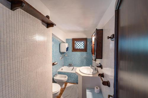 a bathroom with a sink and a toilet at Villetta nel cuore di Porto Cervo in Porto Cervo