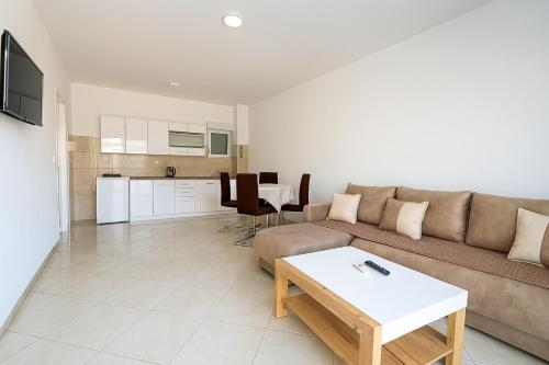 Fotografie z fotogalerie ubytování Sunny House Apartments Doni Štoj v destinaci Bregvija