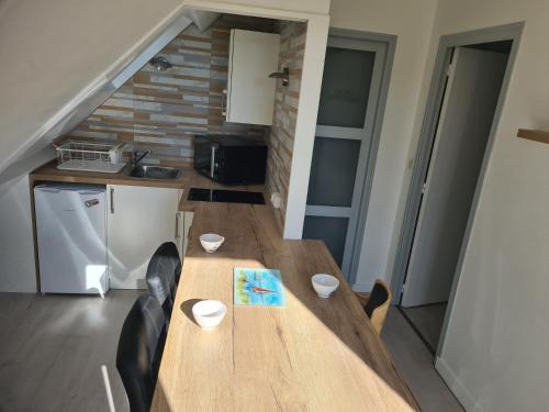 Η κουζίνα ή μικρή κουζίνα στο Appartement T2 kerloc'h