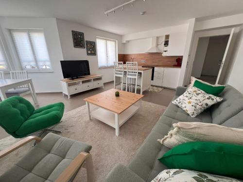 a living room with a couch and a table at Idyllische Ferienwohnung in Ebersbach-Musbach