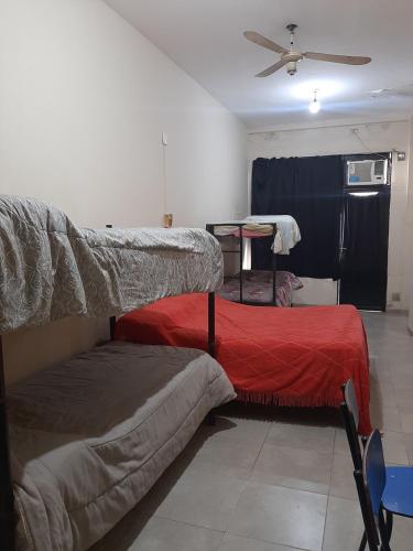 Hostal El Tucu Tucuにあるベッド