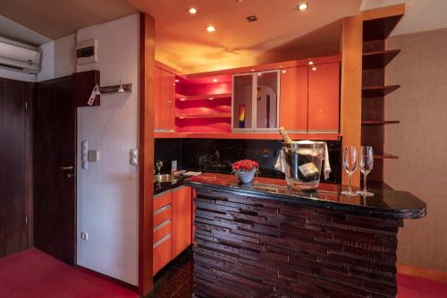 Kuchyň nebo kuchyňský kout v ubytování Hotel Charles