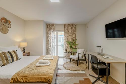 a bedroom with a bed and a desk and a desk at Cortes Reais Guesthouse By All2gether in Lisbon