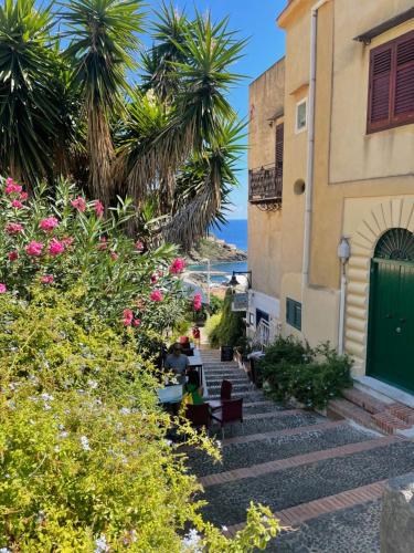 Сад в Jasmine House il tuo rifugio centro di Ustica