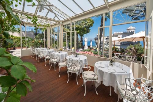 Restaurace v ubytování Luxury Villa Excelsior Parco