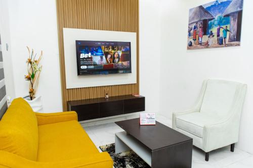 Μια τηλεόραση ή/και κέντρο ψυχαγωγίας στο Havilland Apartments