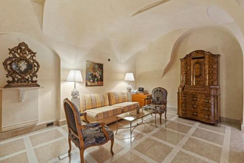Feel History & Enjoy Luxury