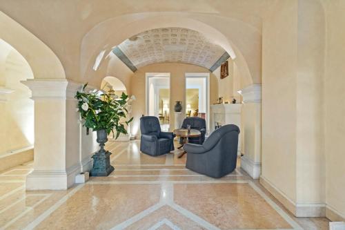 Feel History & Enjoy Luxury