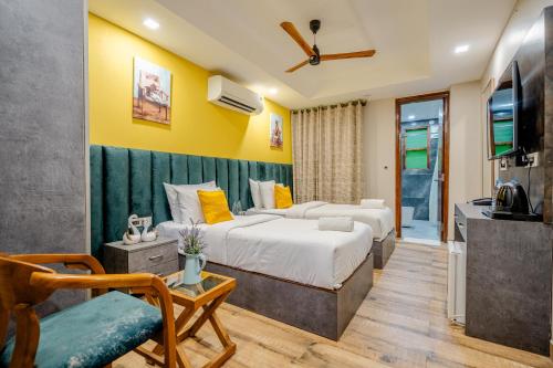 TV a/nebo společenská místnost v ubytování Lime Tree Hotel - Near Medanta Hospital