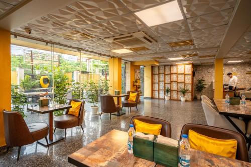 Posezení v ubytování Lime Tree Hotel - Near Medanta Hospital