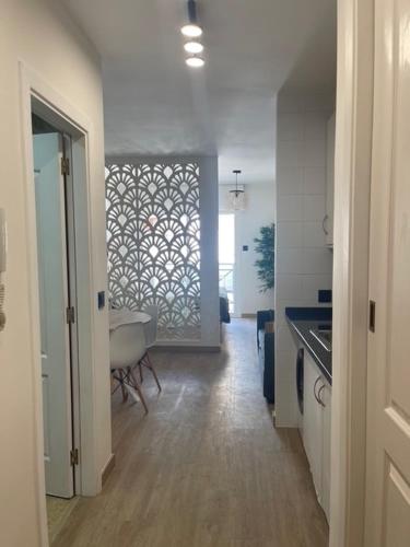 Dapur atau dapur kecil di Marina Bajondillo Renoved wifi 20 meters from the beach